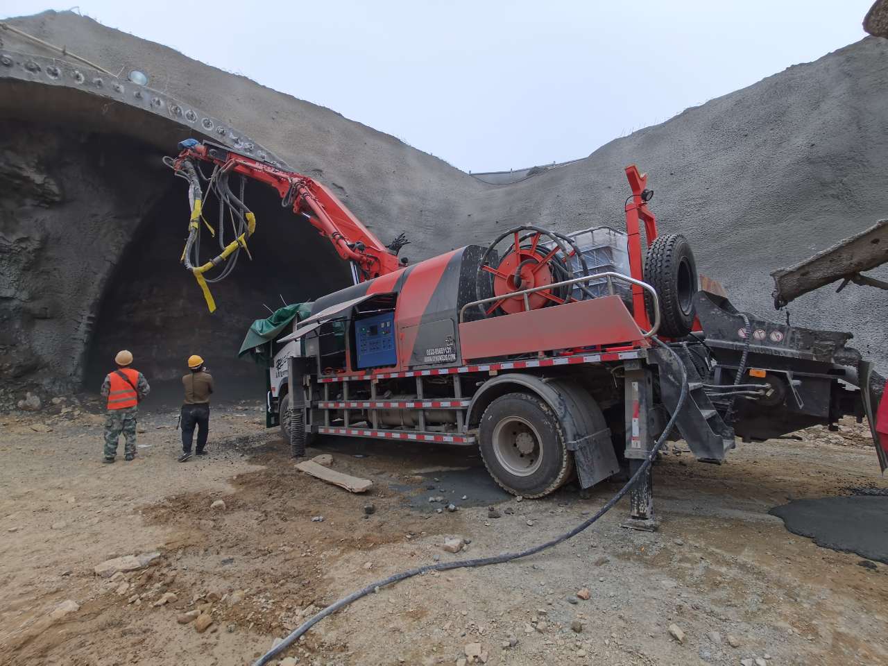混凝土泵 青科重工 濕噴臺(tái)車 混凝土泵 青科重工 濕噴臺(tái)車