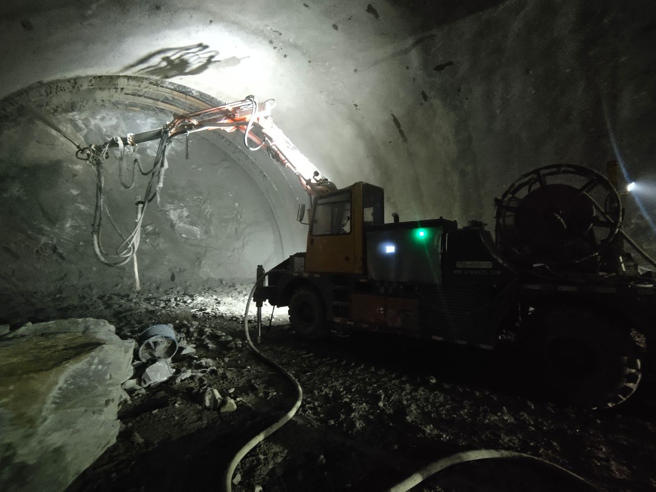 混凝土泵 濕噴臺(tái)車 青科重工 混凝土泵 濕噴臺(tái)車 青科重工